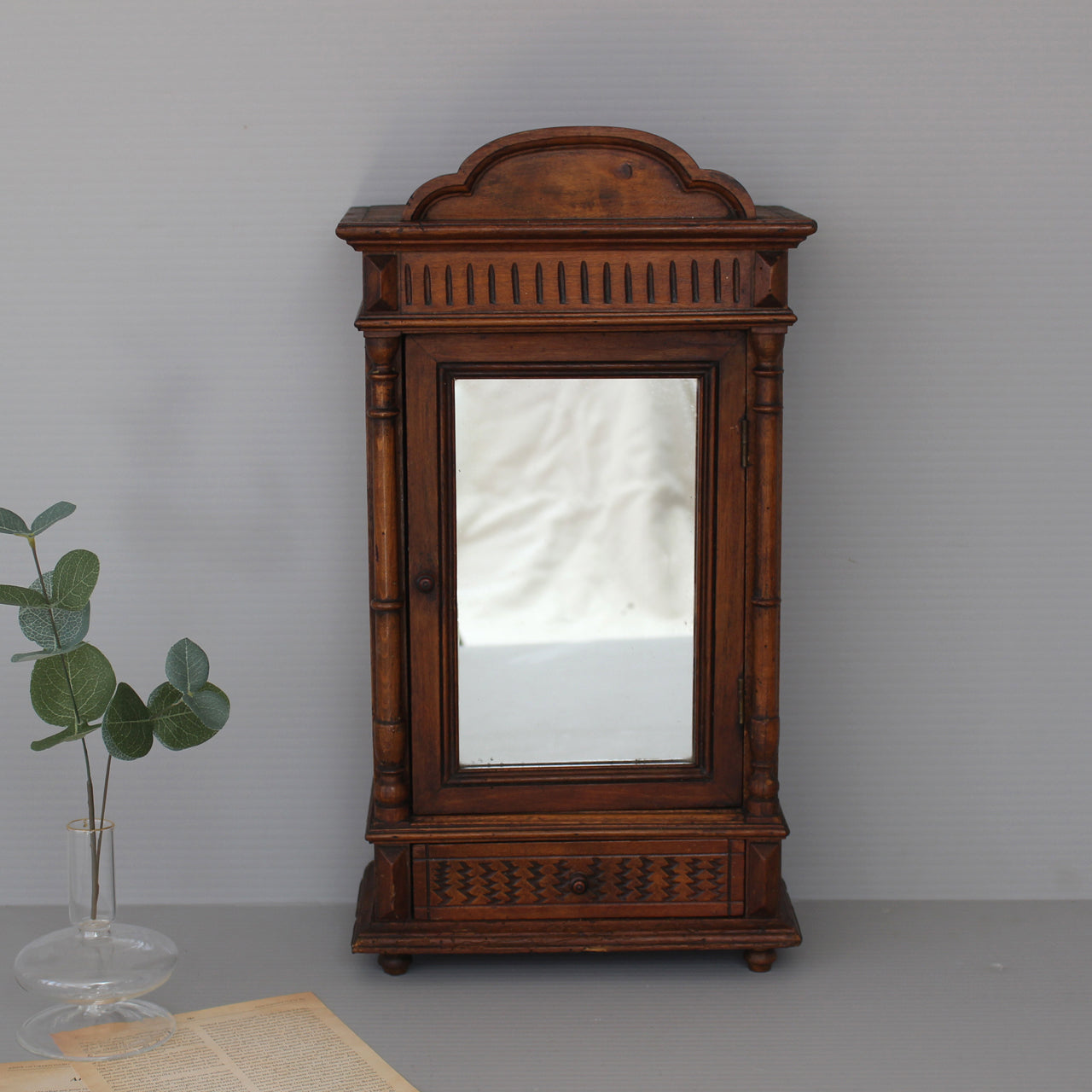 アーチトップミラーキャビネットさん正面画像