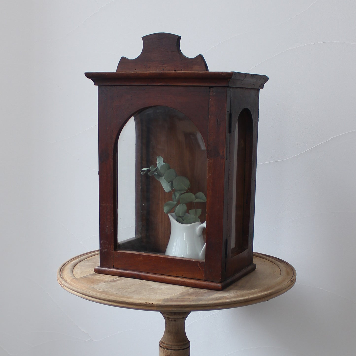 アーチガラスミニキャビネットさん正面画像