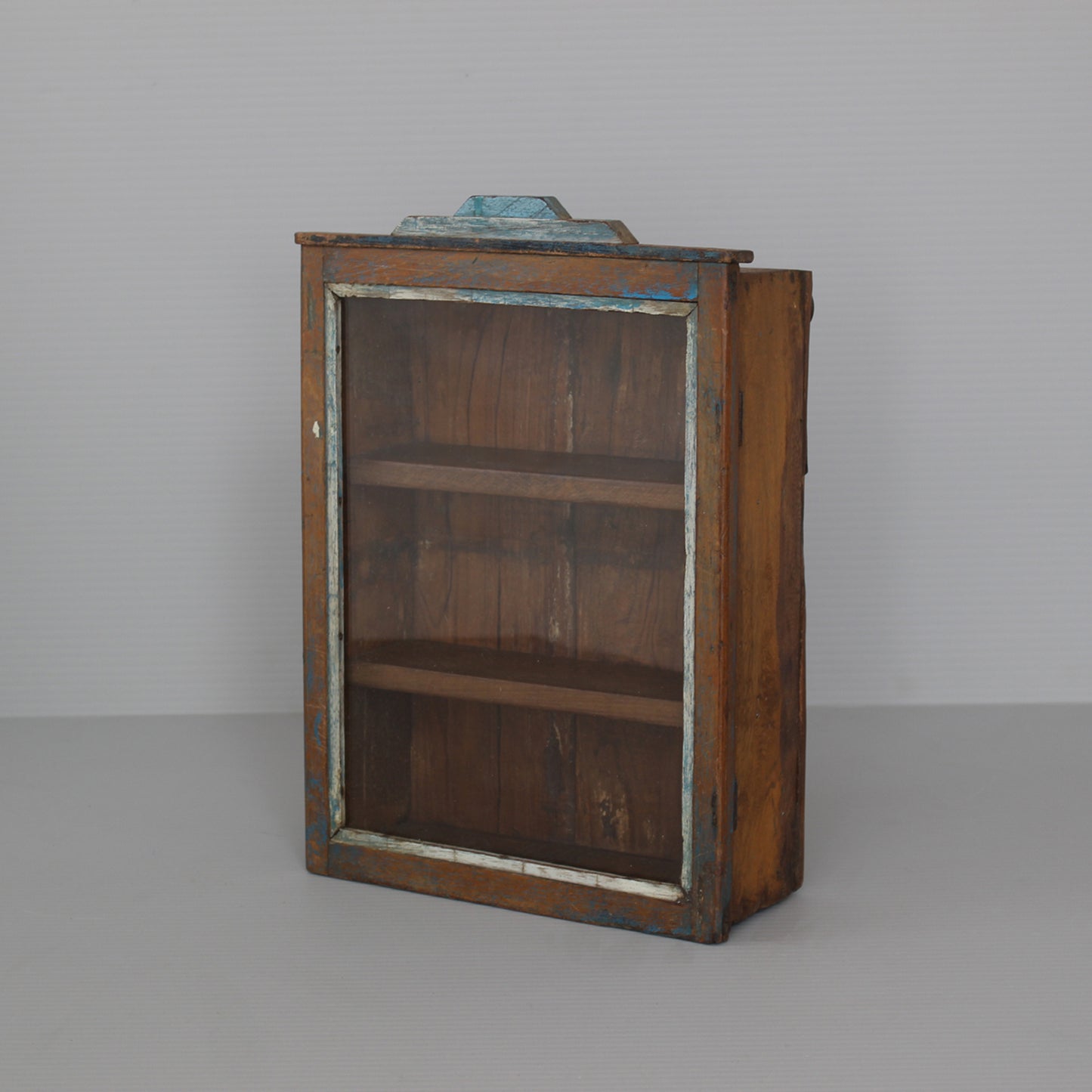 ブルーガラスキャビネット